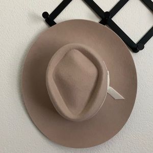 Gap Hat